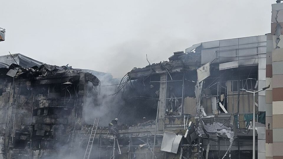 У Дніпрі зафіксовано приліт по торговельному центру