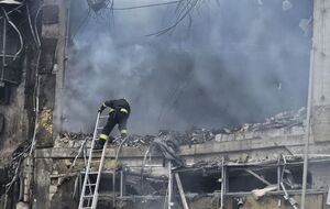 В Днепре оккупанты ударили по торговому центру, убив пятерых гражданских