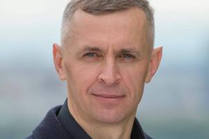 Замість обговорення рейтингів і планування форумів із відбудови, краще задонатити ЗСУ. Спочатку нам треба вистояти, бажано виграти