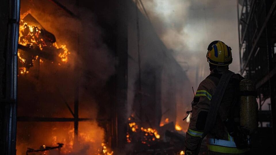 Сотрудники ГСЧС спасли 53 человека после массированной воздушной атаки РФ, отметил Клименко