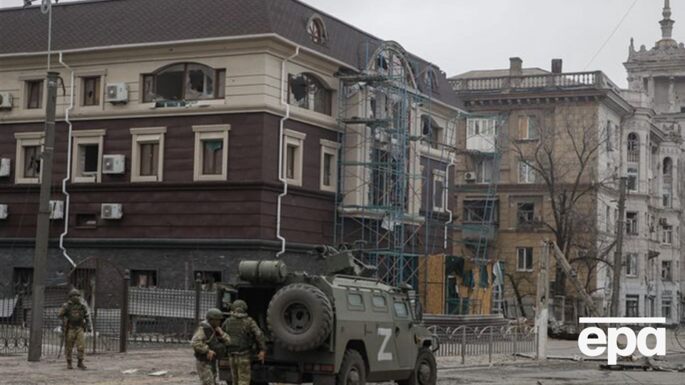 Підкріплення окупантів, за даними Андрющенка, їде через Маріуполь на фронт
