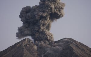 Виверження вулкану супроводжував викид стовпа попелу з вулканічним матеріалом на висоту до 3 км