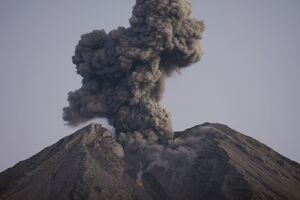Виверження вулкану супроводжував викид стовпа попелу з вулканічним матеріалом на висоту до 3 км