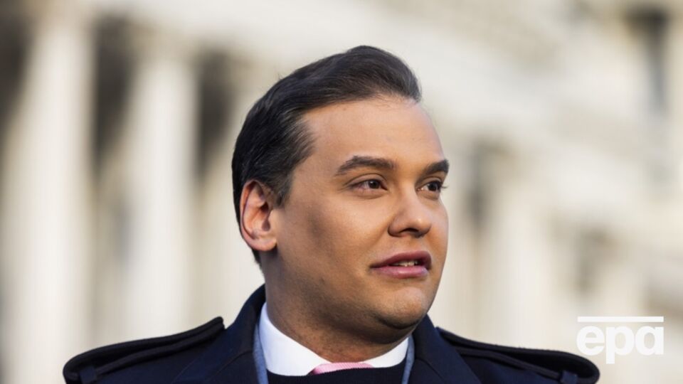 "К черту это место", – заявил Сантос, выходя из Капитолия после лишения мандата