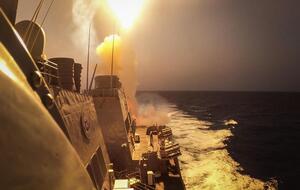 По данным СМИ, эсминец сбил две цели