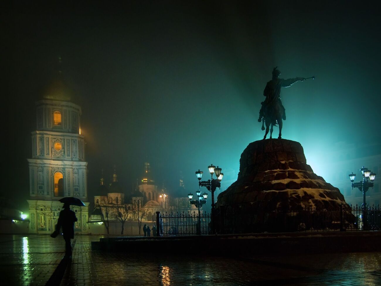 Нарушителей комендантского часа в новогоднюю ночь будут отвозить в райотделы для установления причин, отметили в Нацполиции Украины