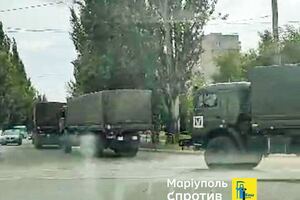 Окупанти не зупиняють перекидання техніки та боєкомплекту через Маріуполь, зазначає Андрющенко