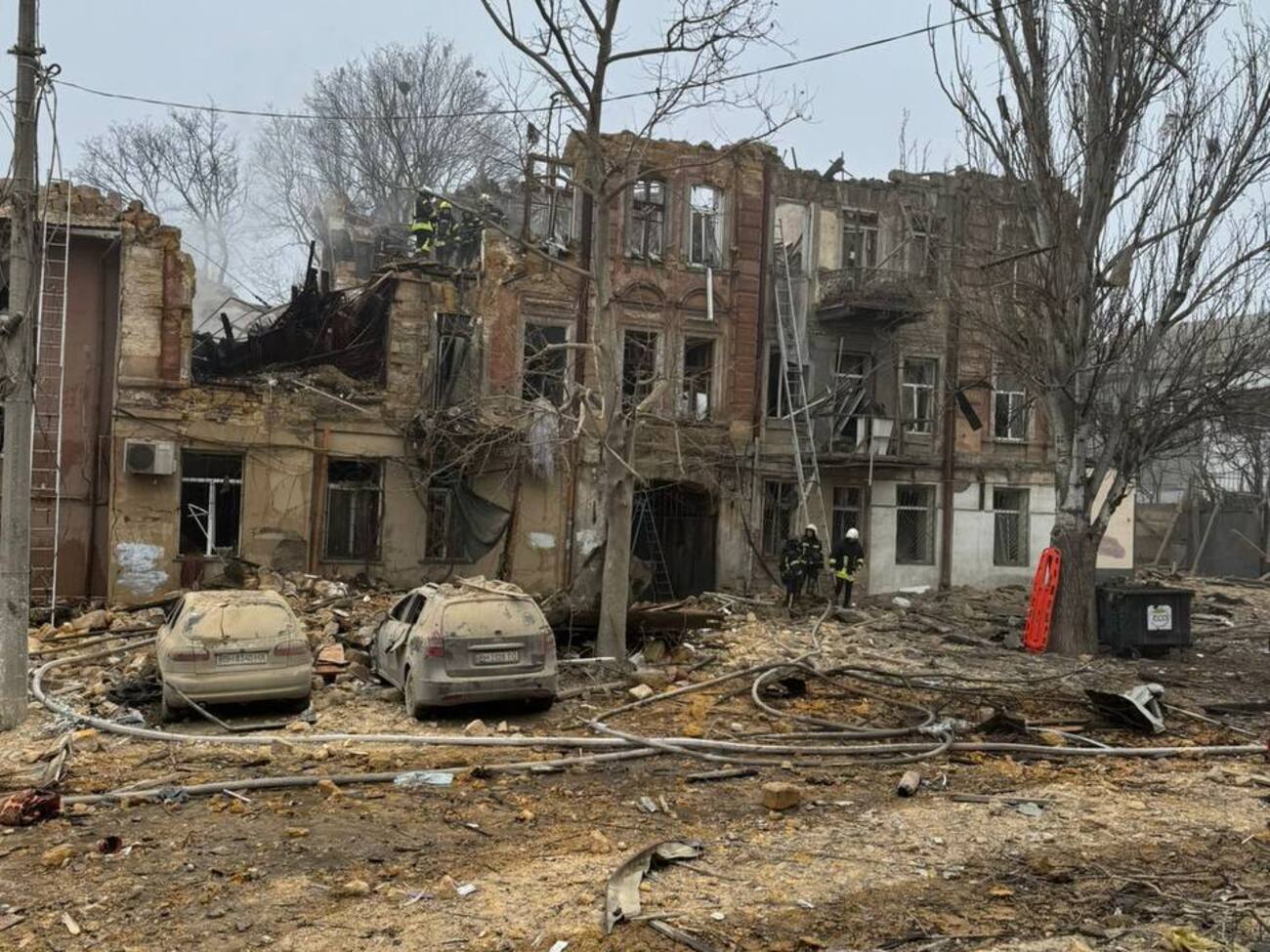 Всего в результате российских обстрелов 29 декабря погибло по меньшей мере 30 человек