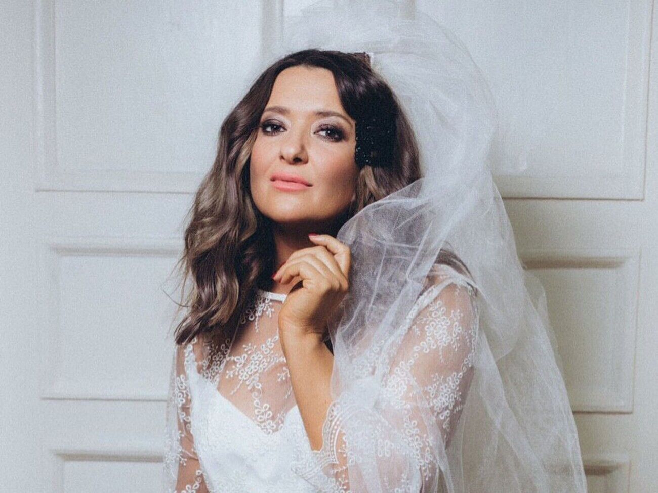 Могилевская живет в загородном доме вместе со своим возлюбленным по имени Валентин