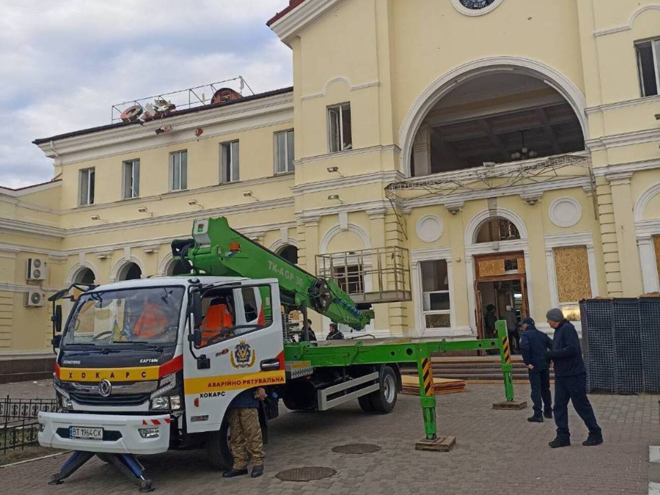 26 декабря россияне обстреляли эвакуационный поезд на херсонском вокзале