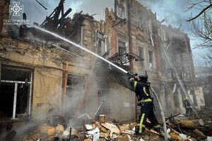 77-летний мужчина получил тяжелые ранения в результате попадания российской ракеты по трехэтажному дому в центре Одессы 29 декабря, рассказали в ОВА