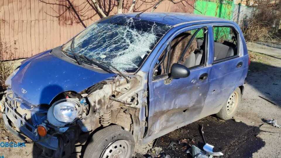 В Никополе из-за российской атаки повреждены два микроавтобуса и два легковых автомобиля, отметили в ОВА