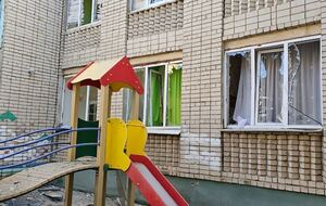 У будівлі пошкоджено стіни й вікна
