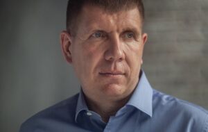 Після того як Гунька повідомили про підозру в хабарництві, його виключили із фракції "Слуга народу"