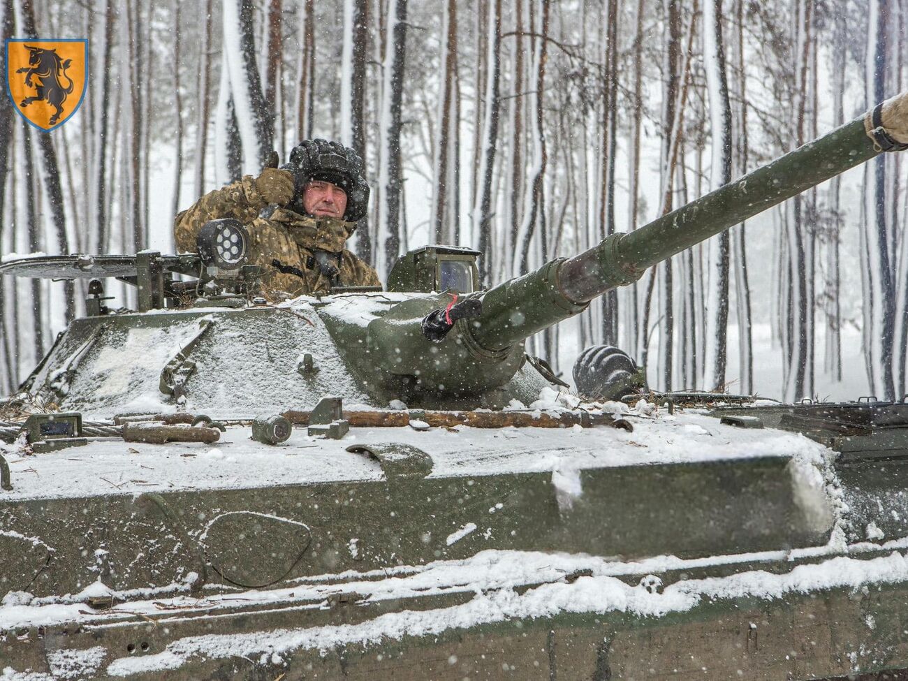 Украинские военные держат оборону вокруг Авдеевки и в Марьинке, где враг использует авиацию