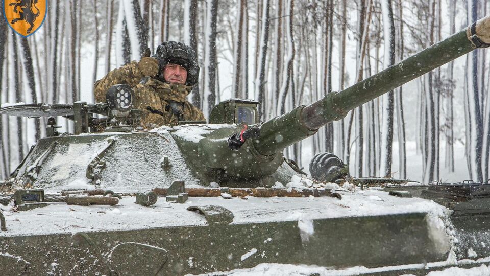 Украинские военные держат оборону вокруг Авдеевки и в Марьинке, где враг использует авиацию