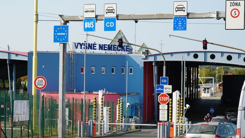 У черзі на території Словаччини в бік України стоїть 625 вантажів