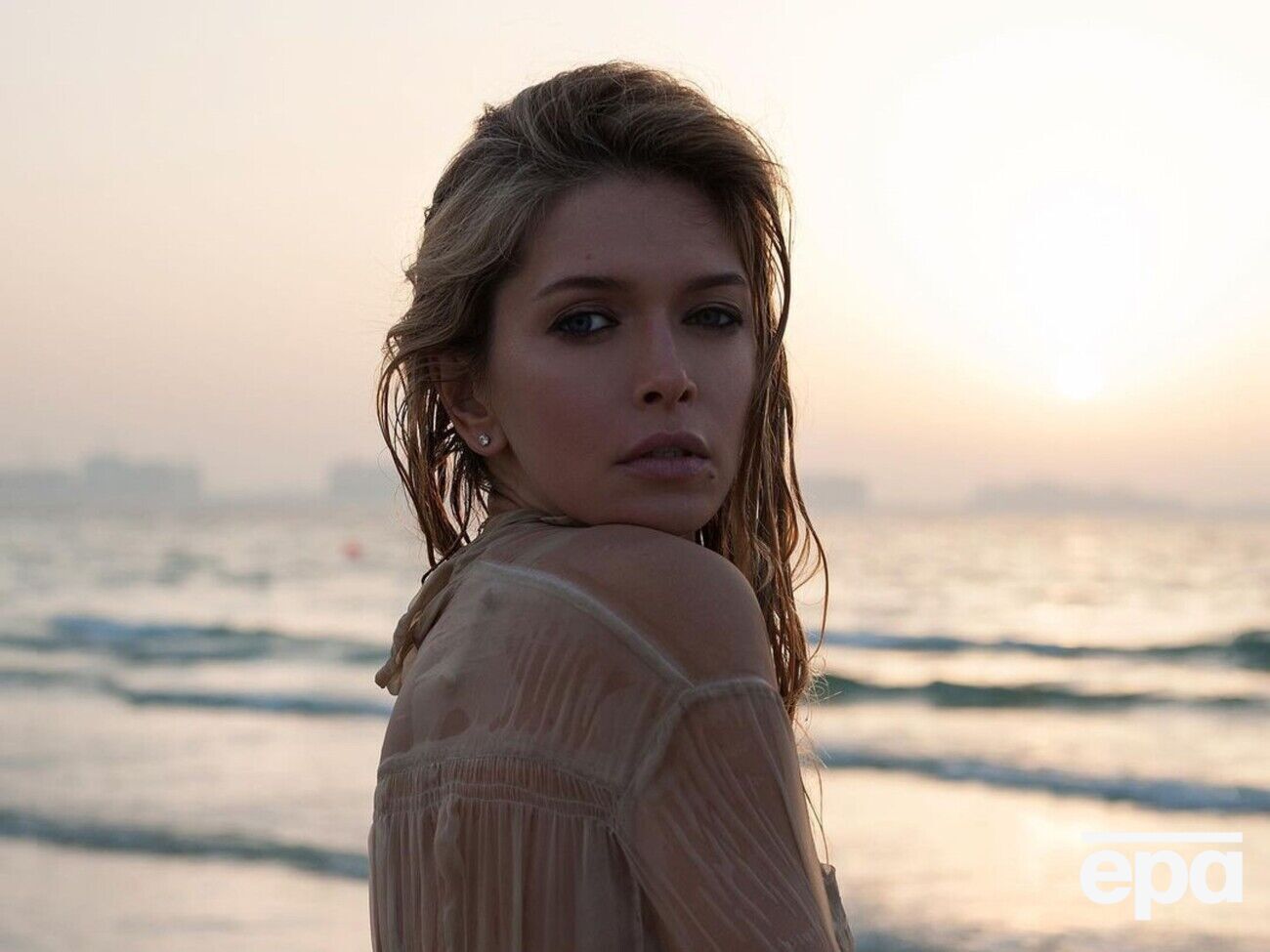 Брежнева выступает как сольная певица с 2003 года