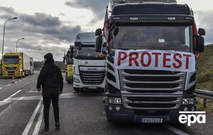 С начала ноября польские перевозчики блокируют движение грузовиков на границе с Украиной