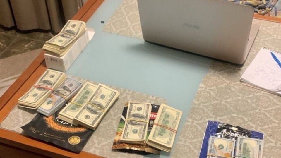 4 грудня Вища рада правосуддя дозволила заарештувати чотирьох суддів Київського апеляційного суду, підозрюваних у хабарництві