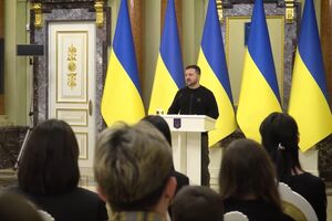 С начала полномасштабной войны по меньшей мере 360 человек получили звание Героя Украины, отметил Зеленский