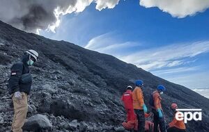 С декабря вулкан Мерапи начал извергаться