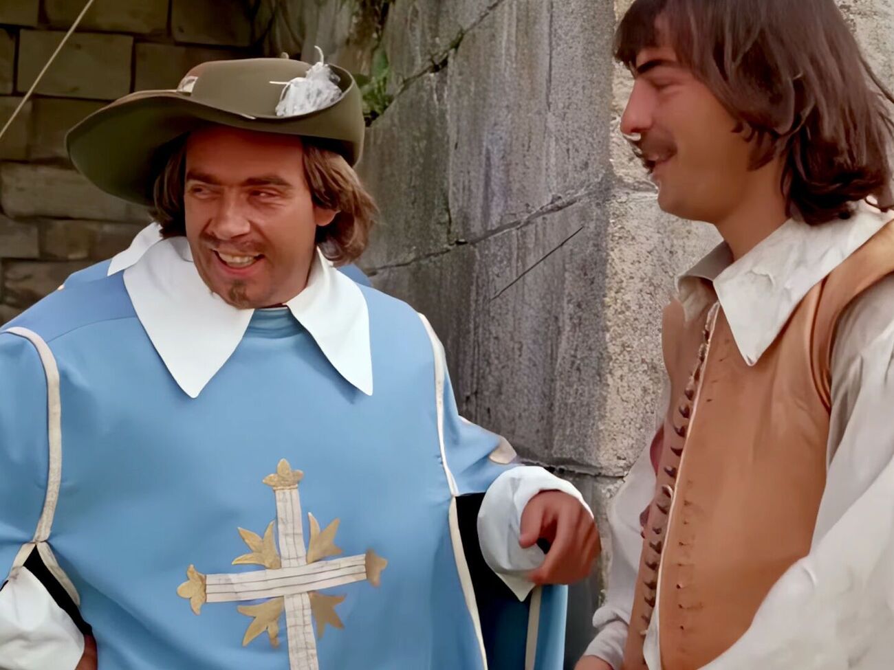 Кустов исполнил роль одного из мушкетеров (на скриншоте он слева)