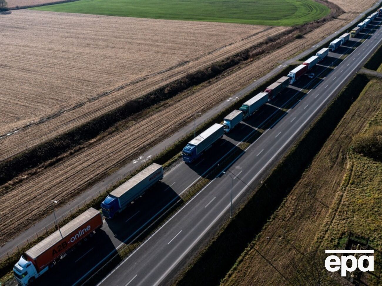 Перевозчики из Словакии требуют отменить "транспортный безвиз" для Украины