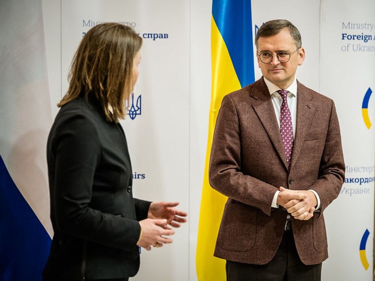 Нидерланды будут поддерживать решение о начале переговоров с Украиной о членстве в ЕС, отметил на пресс-конференции с Ханке Брюинс Слот Кулеба