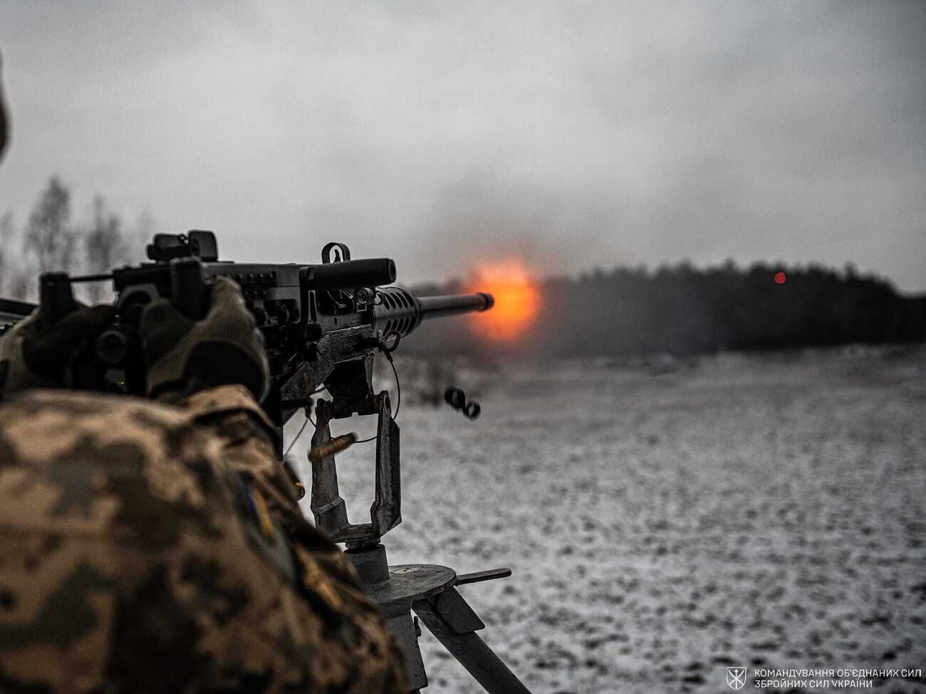 Украинские военные под Авдеевкой "стойко держат оборону, нанося врагу значительные потери", говорят в Генштабе