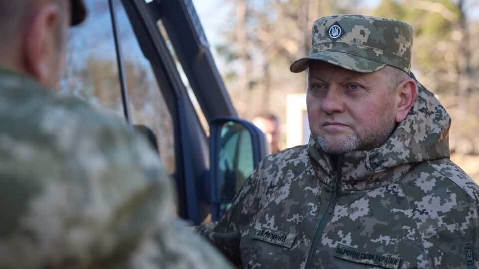 Залужный обратился к военным: Склоняю голову перед вашим подвигом
