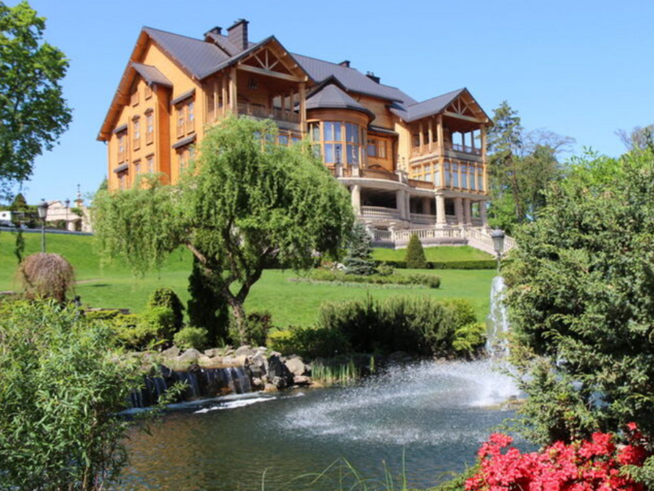 Парк "Межигорье" стал одной из баз, где фальсификаторы производили "фирменные" продукты питания