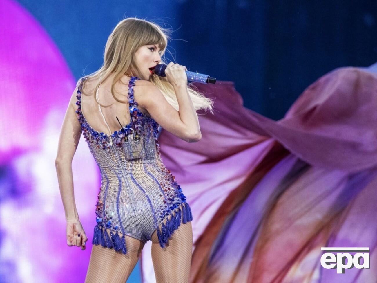 Свифт является многократным лауреатом премий "Грэмми", "Эмми", American Music Awards, Billboard Music Awards, Country Music Association Awards и Academy of Country Music