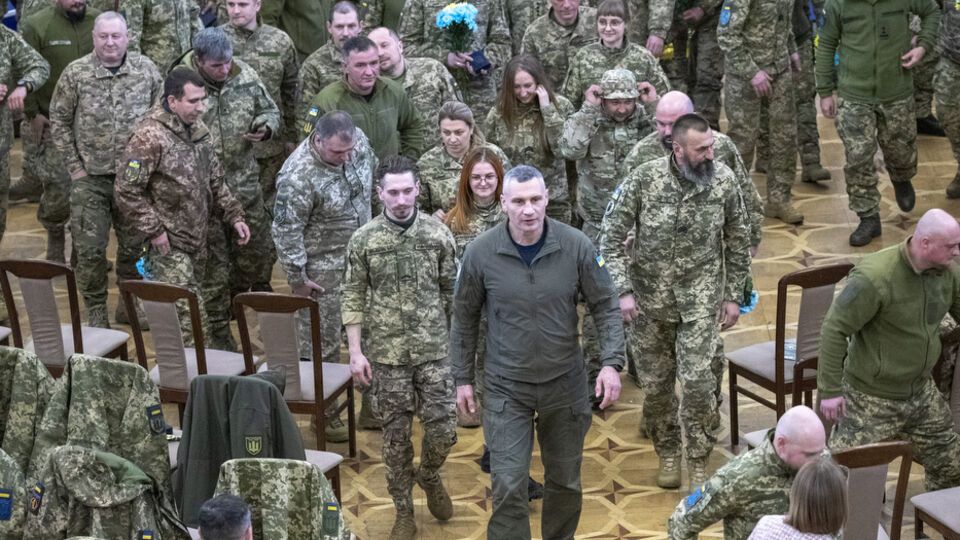 Мэр Киева поздравил военнослужащих с профессиональным праздником