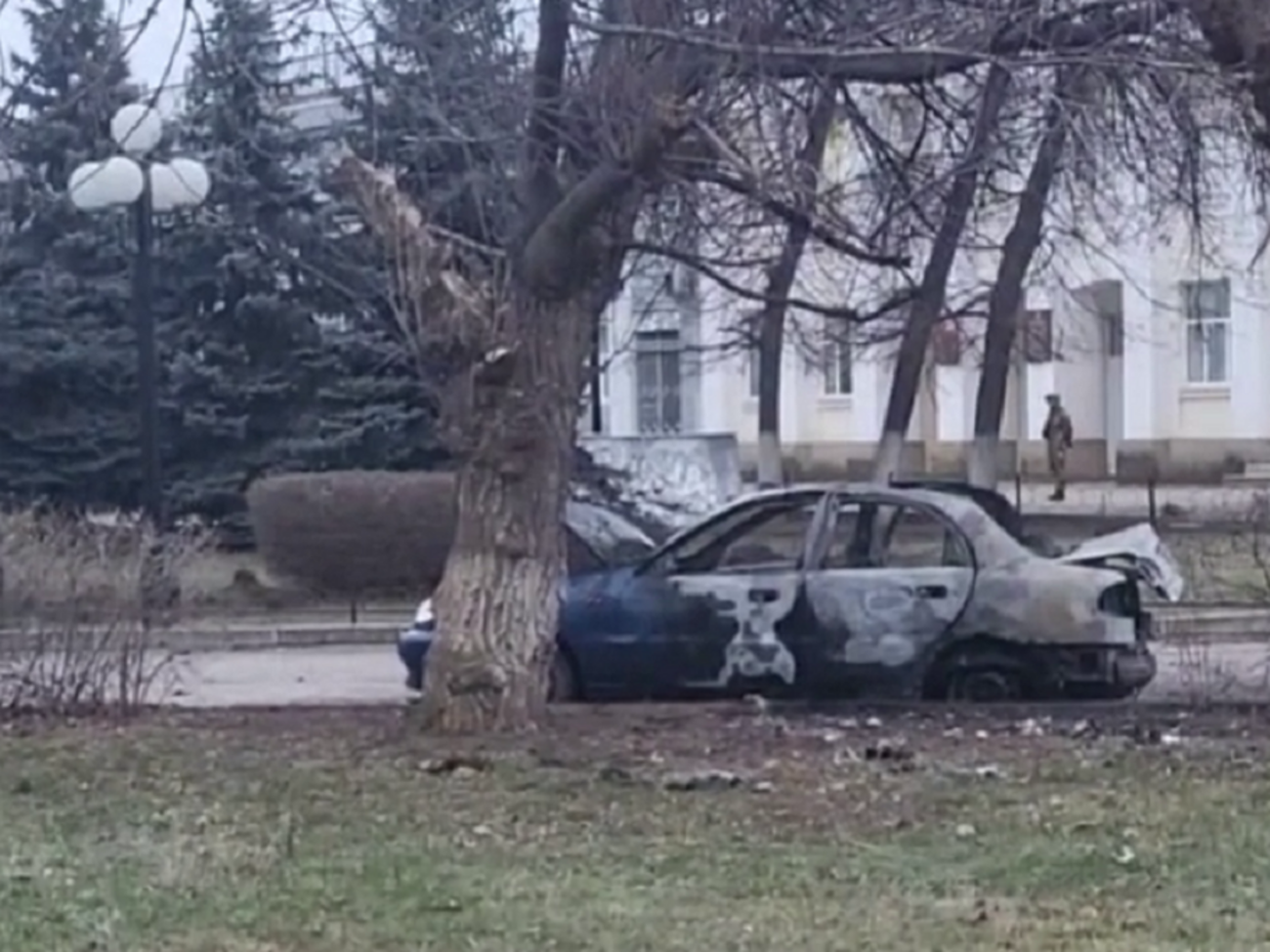 Взорванный автомобиль сгорел