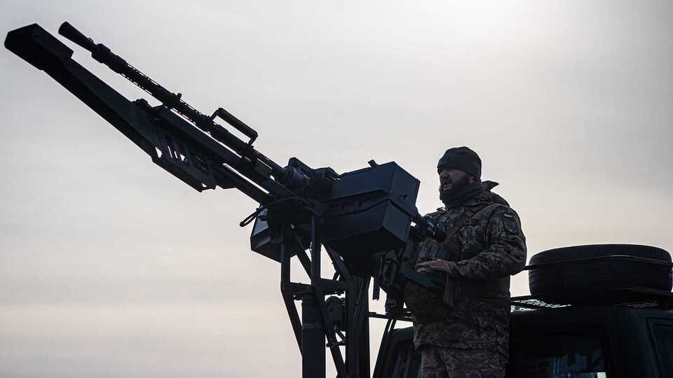 Украинским военным удается отбивать большую часть дроновых атак врага, отметили в разведке