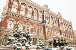 Интервенции НБУ для поддержания курсовой устойчивости и долговые выплаты Украины были компенсированы поступлениями от международных партнеров, отметили в Нацбанке