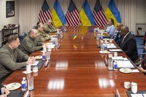 Остин провел двусторонние дискуссии с Умеровым после конференции оборонных индустрий, отметили в минобороны США