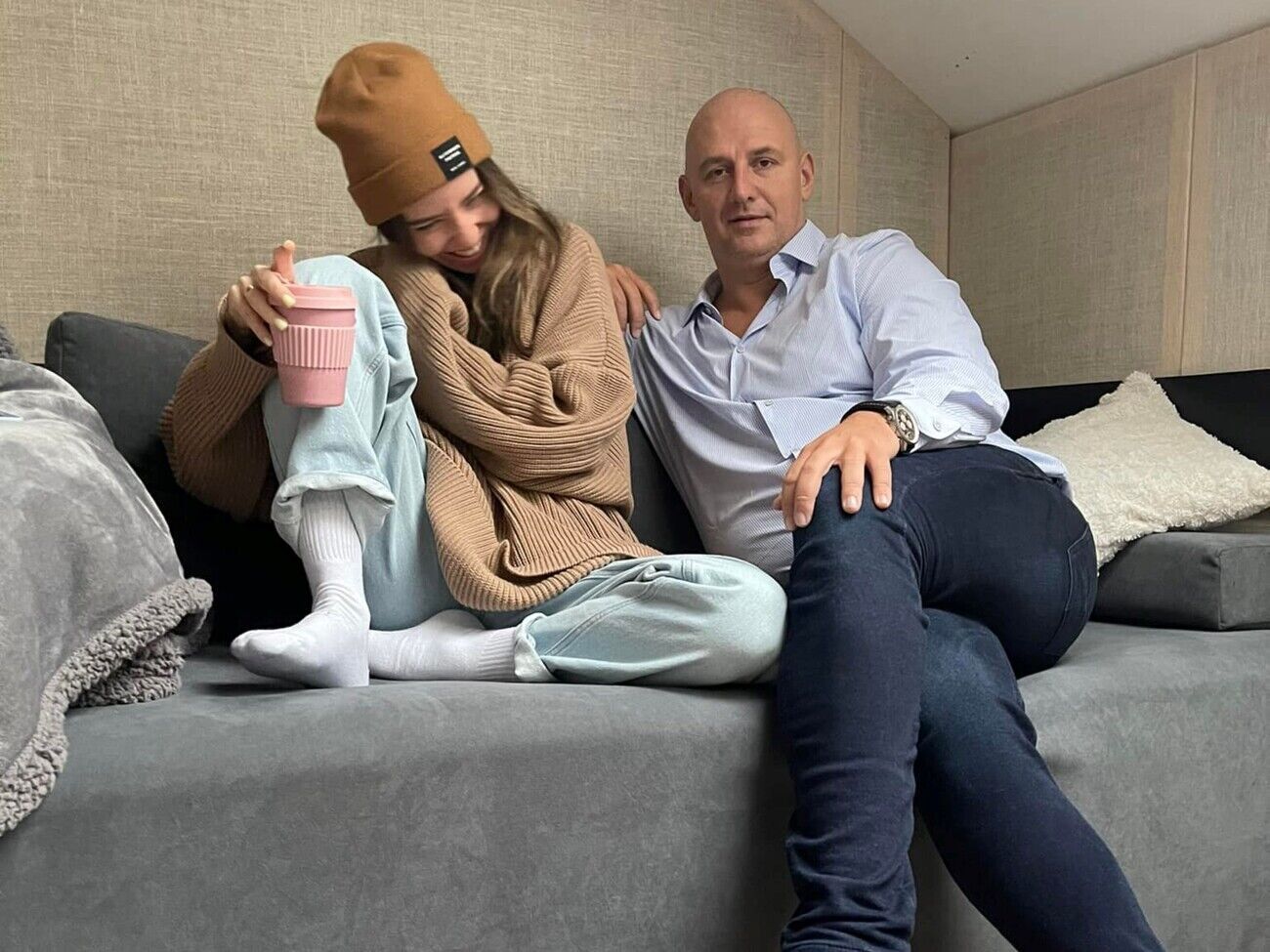 Потап до марта 2020 года продюсировал группу "Время и стекло", участницей которой была Дорофеева