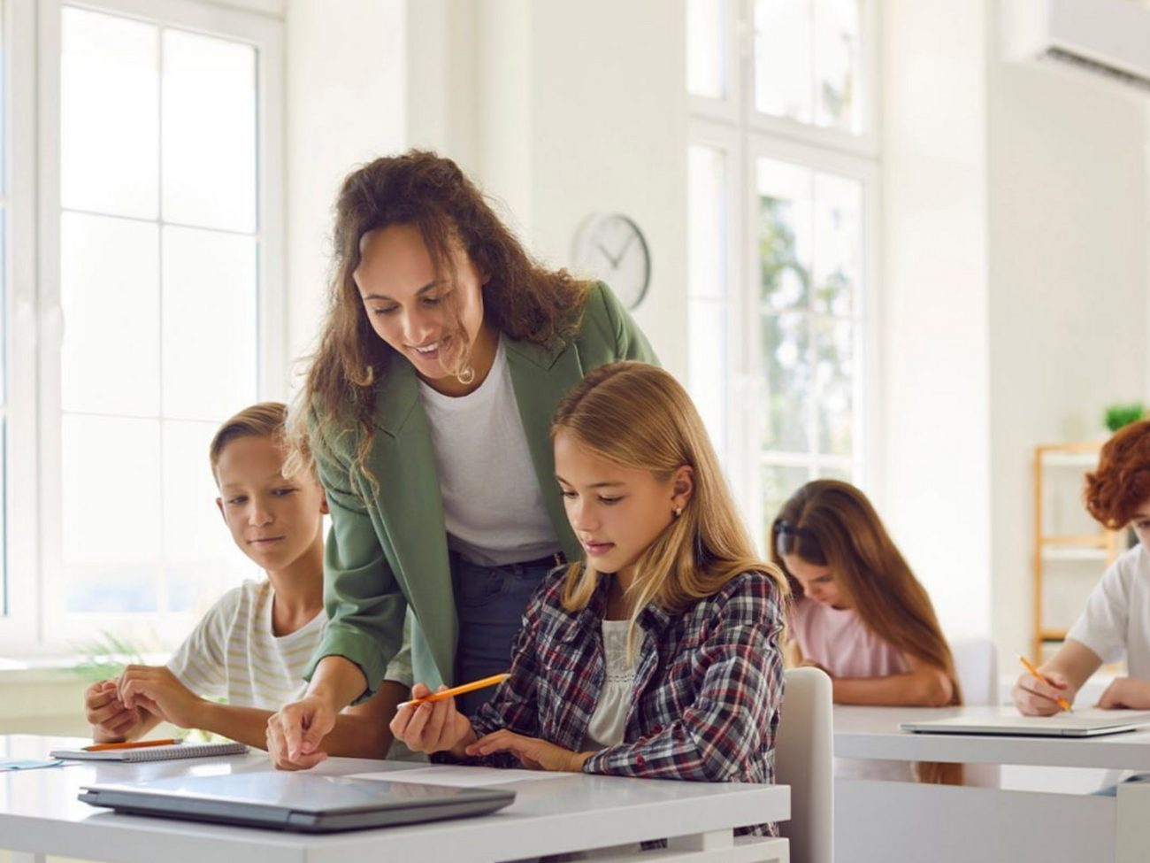 Новорічні подарунки діти з Маріуполя отримають у гуманітарних хабах "ЯМаріуполь" у 16 містах України