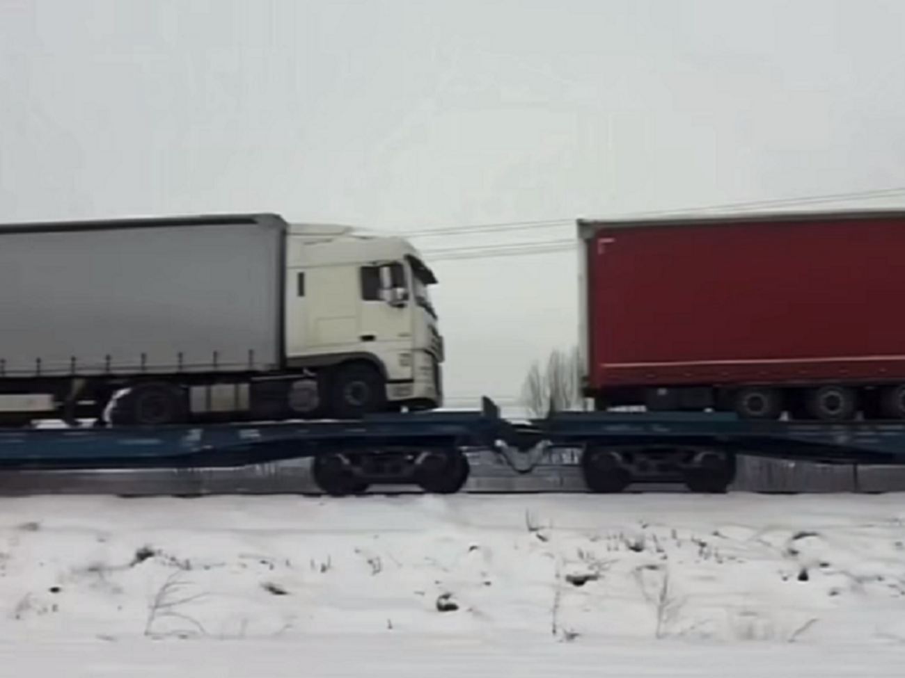 Ткачев отметил, что на платформы загружены 23 фуры