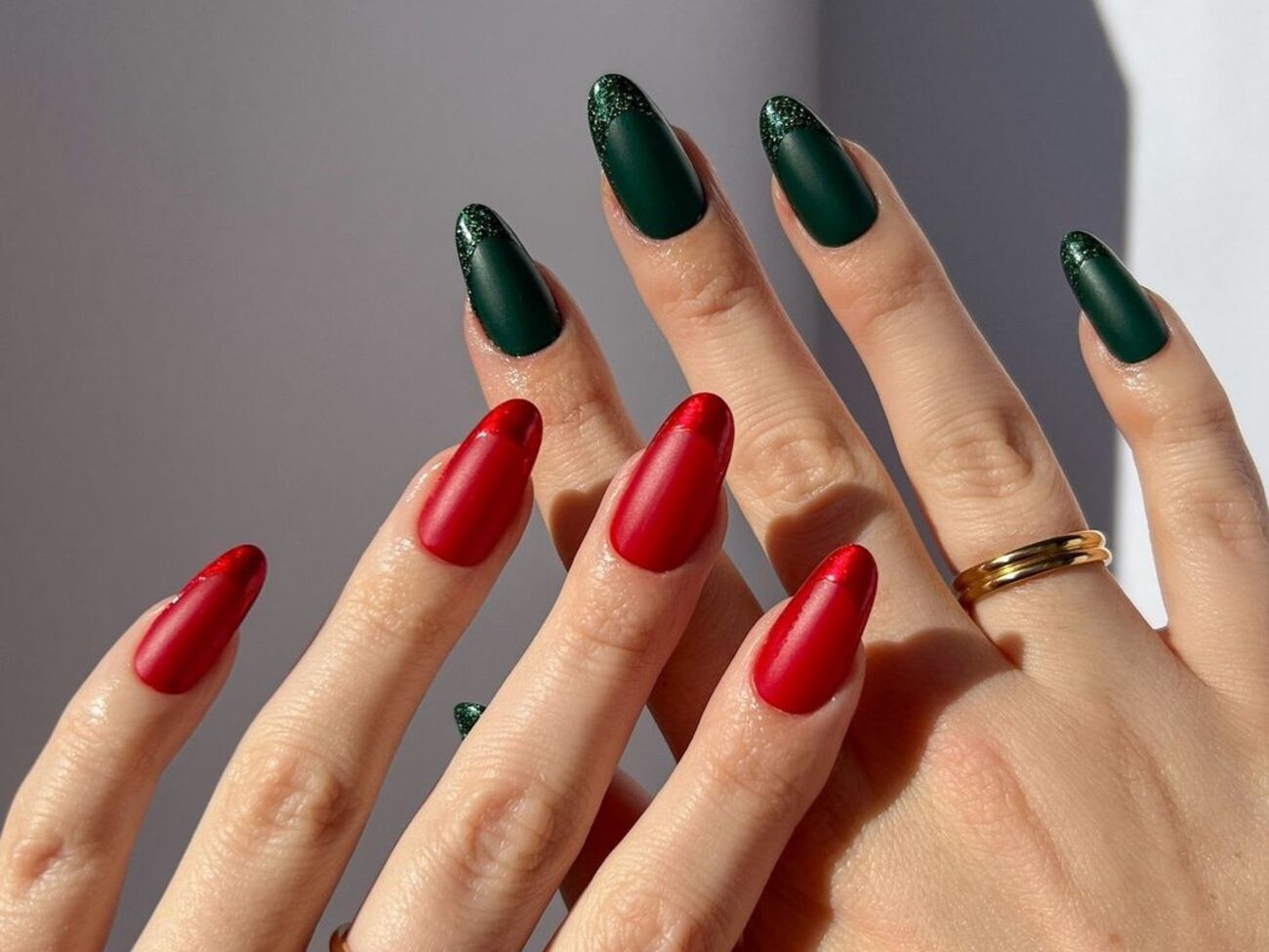 Красный и зеленый мастер включила в перечень праздничных цветов