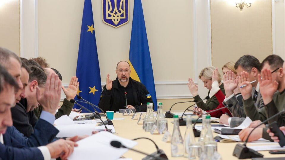 По решению правительства, 759 млн грн будут направлены на закупку автотехники, а 29 млн грн – на спецтехнику