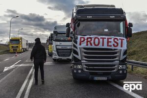 С ноября польские перевозчики блокируют движение грузовиков в четырех пунктах пропуска на украинско-польской границе ("Ягодин – Дорогуск", "Краковец – Корчова", "Рава-Русская – Гребенне", "Шегини – Медыка")