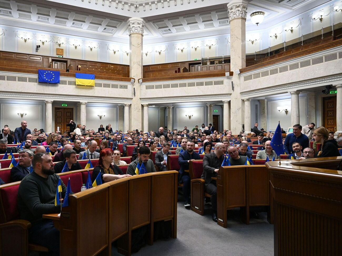 В парламенте остался 401 депутат