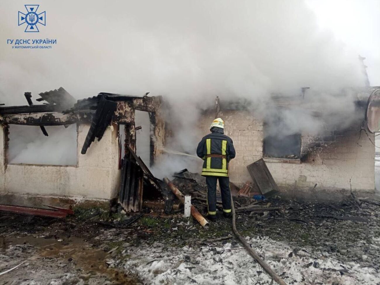 Пожежа в Житомирській області забрала життя трьох дітей, їхня мати залишилася живою