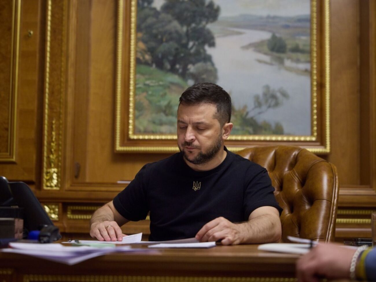 Зеленский 8 декабря подписал три евроинтеграционных закона