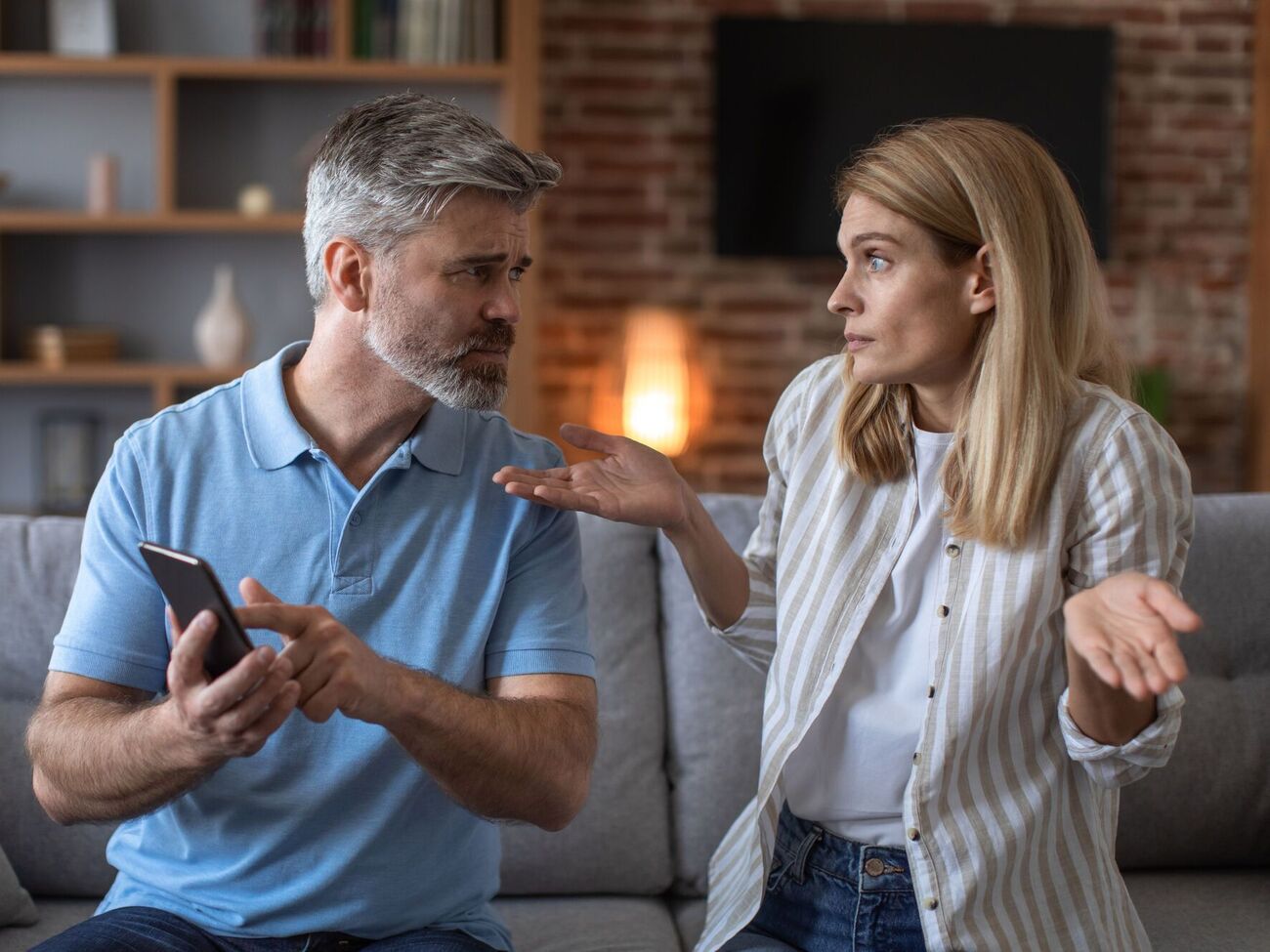 Экономическое насилие сопровождается унижением