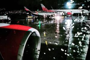 Самолет вернулся в Минеральные Воды после срабатывания датчика давления в салоне, отметили росСМИ