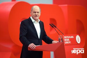 На з'їзді своєї партії Шольц закликав продовжити підтримку України